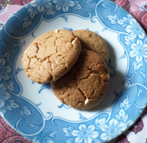 peanut butter sweet cookies on a blue and white patterned china plate